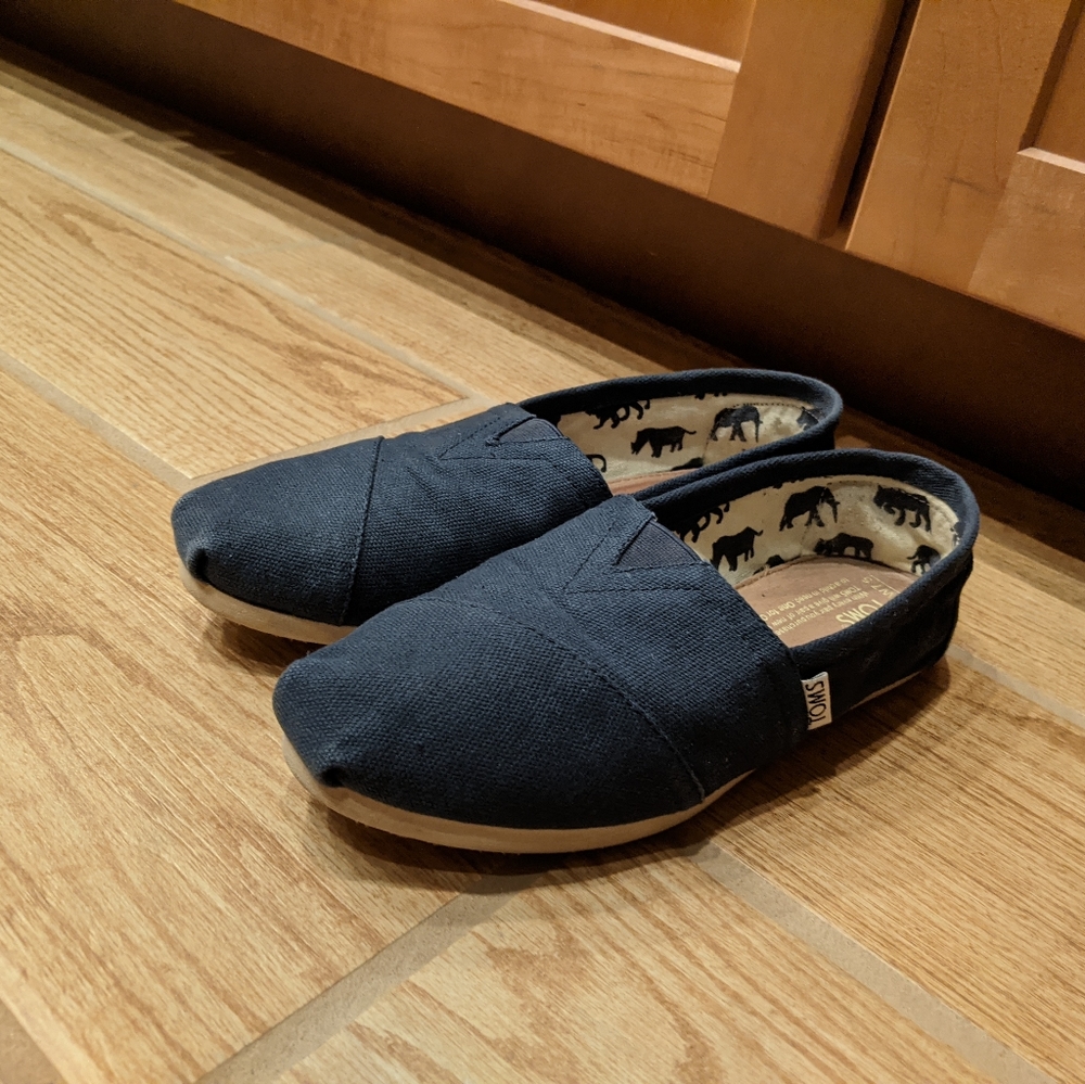 TOMS Women's size 7.5